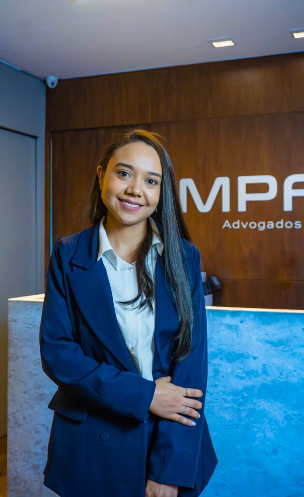 leticia-pimenta-advogado- escritorio-de-advocacia-tributario-empresarial-trabalhista-adminstrativo-compliance-belo-horizonte